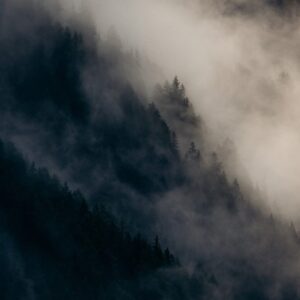Le versant — Flanc de vallée, nuages