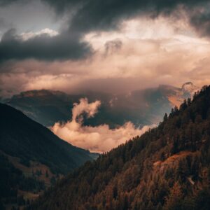 La vallée en feu — Vallée alpine, au matin